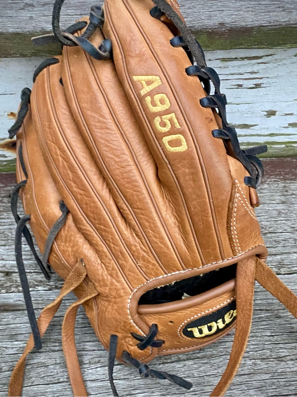 Wilson A950 Tan and Black Leather Baseball Glove